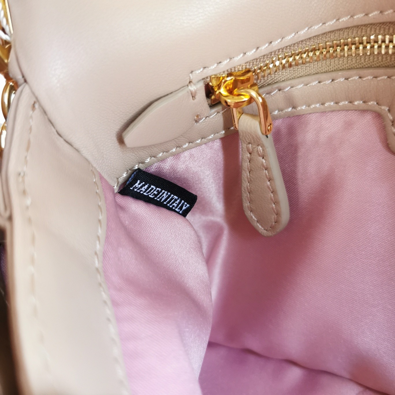 미우미우 마테라쎄 숄더백 미니