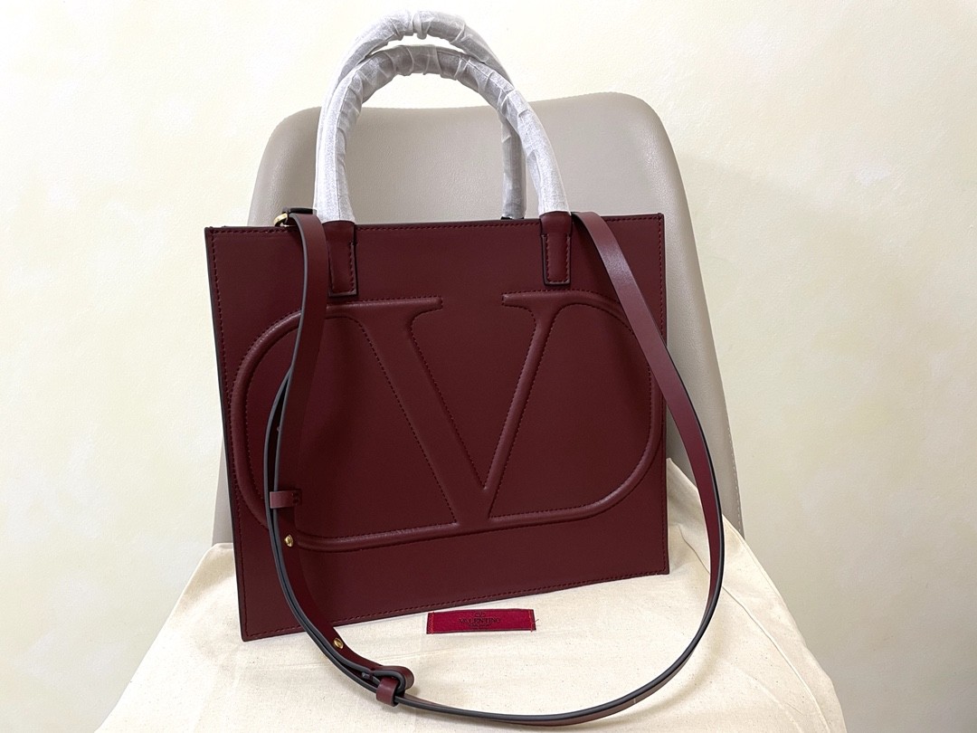 발렌티노 토트백