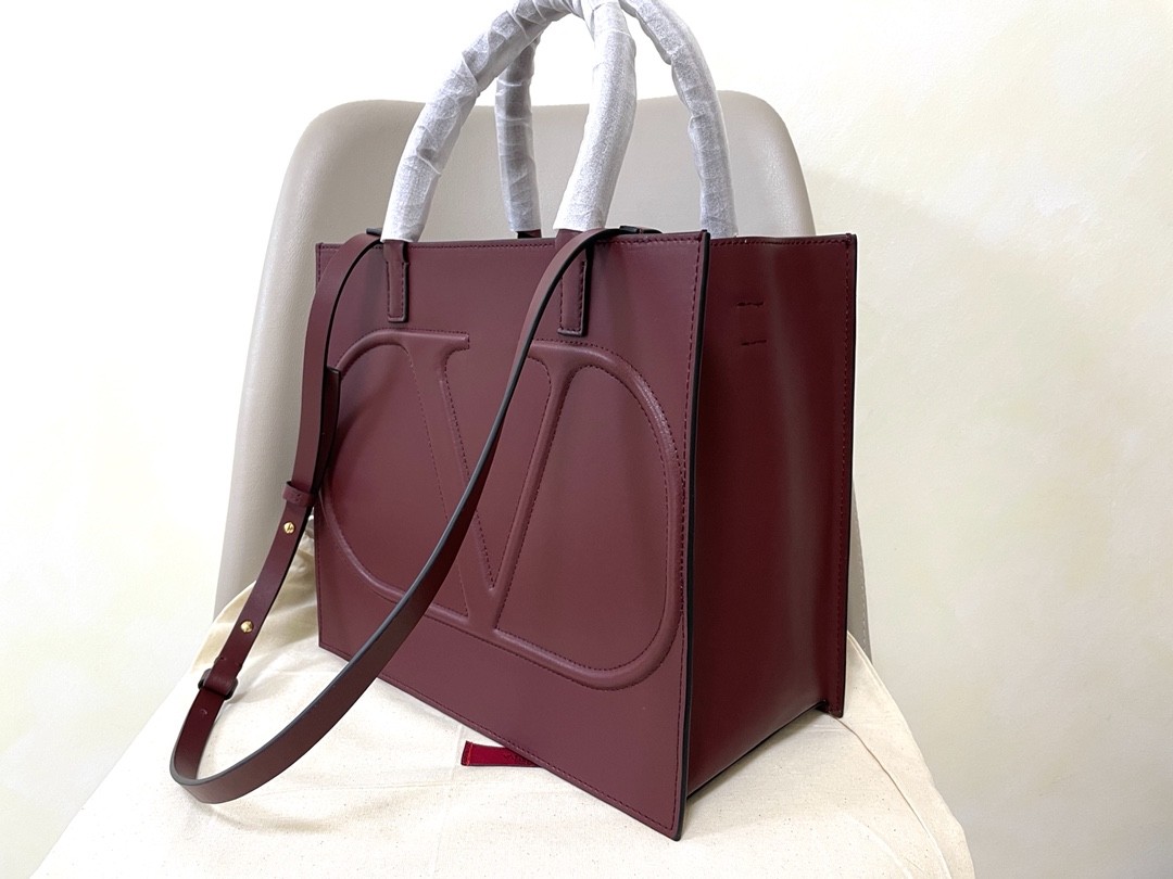 발렌티노 토트백