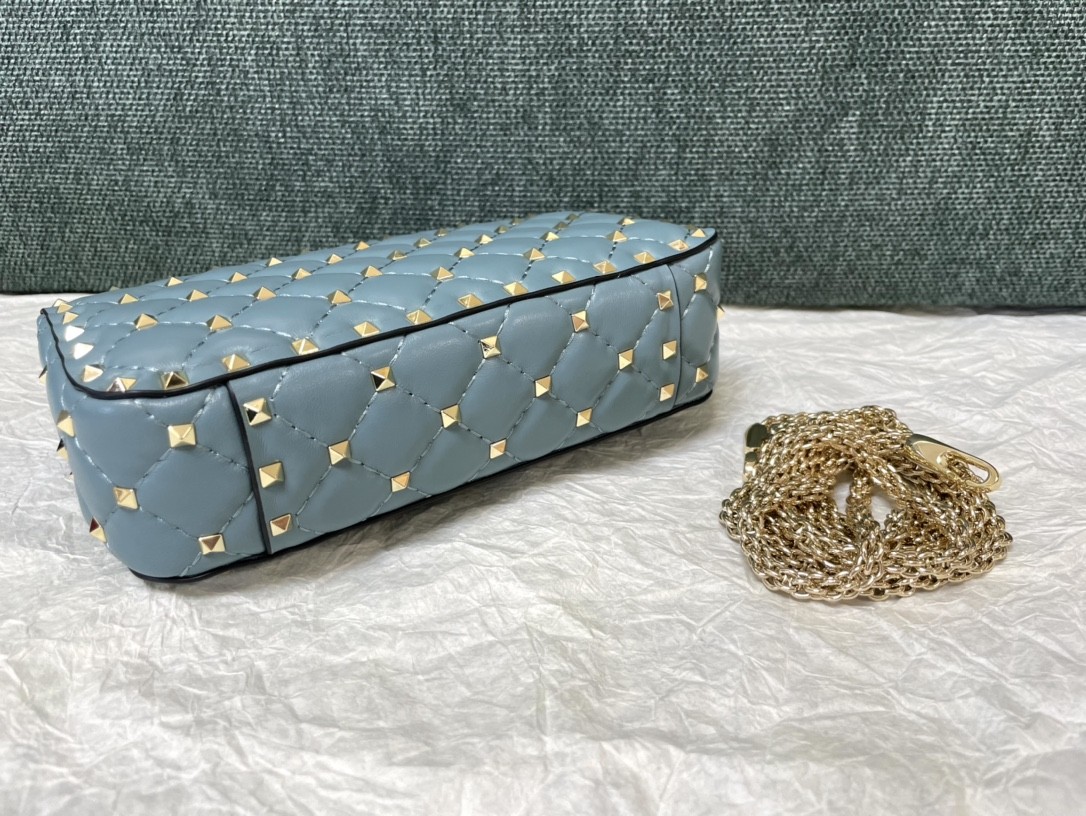 발렌티노 락스터드 스파이크 숄더백