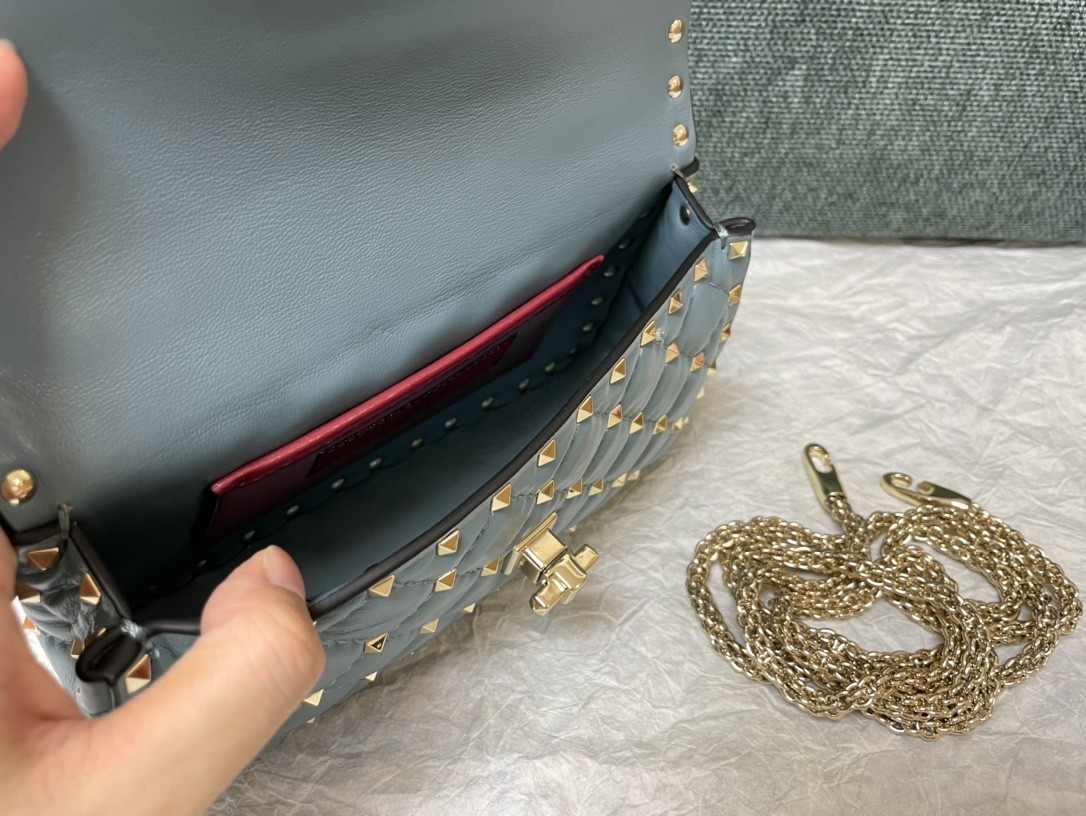 발렌티노 락스터드 스파이크 숄더백