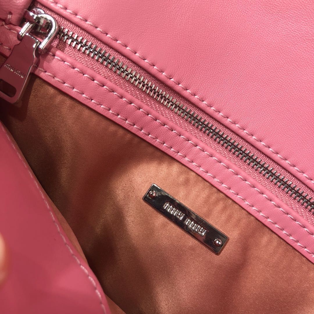 미우미우 숄더백