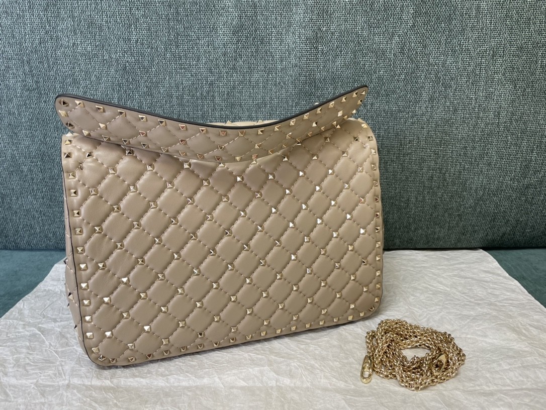 발렌티노 락스터드 스파이크 숄더백