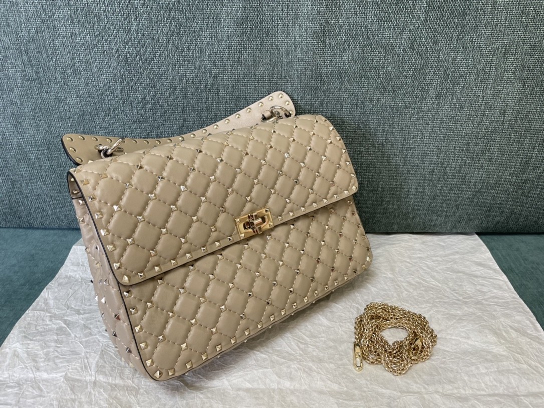 발렌티노 락스터드 스파이크 숄더백