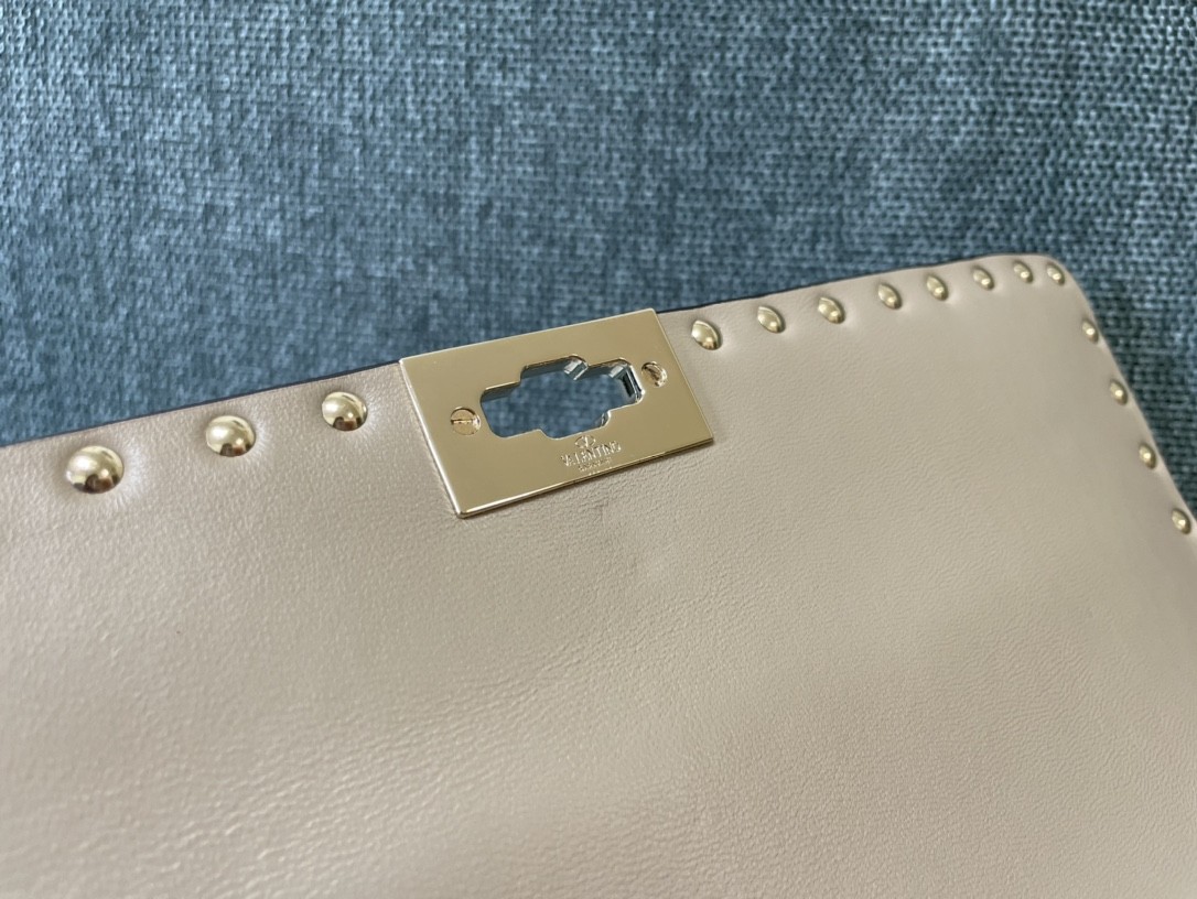 발렌티노 락스터드 스파이크 숄더백