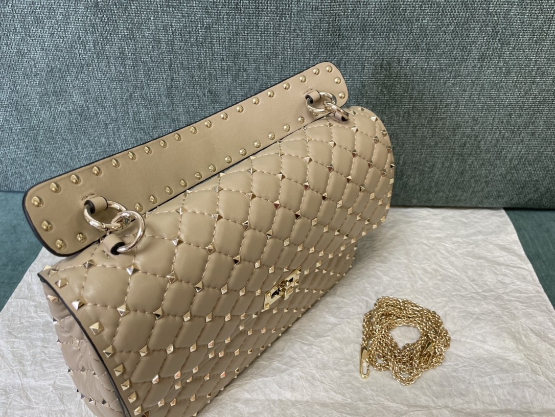 발렌티노 락스터드 스파이크 숄더백