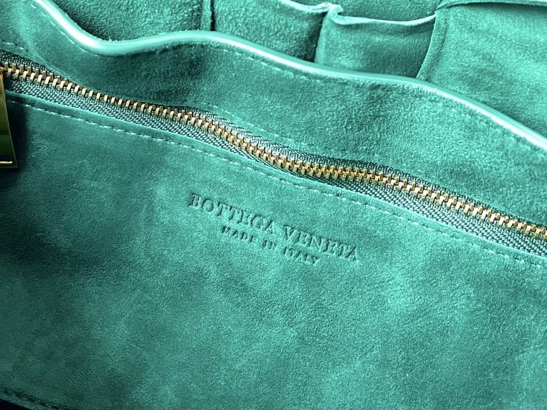 보테가베네타 숄더백