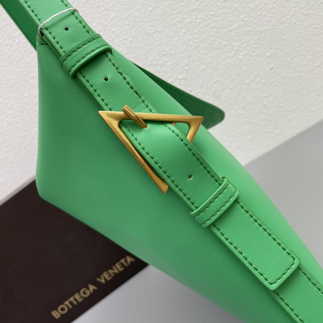 보테가베네타 숄더백