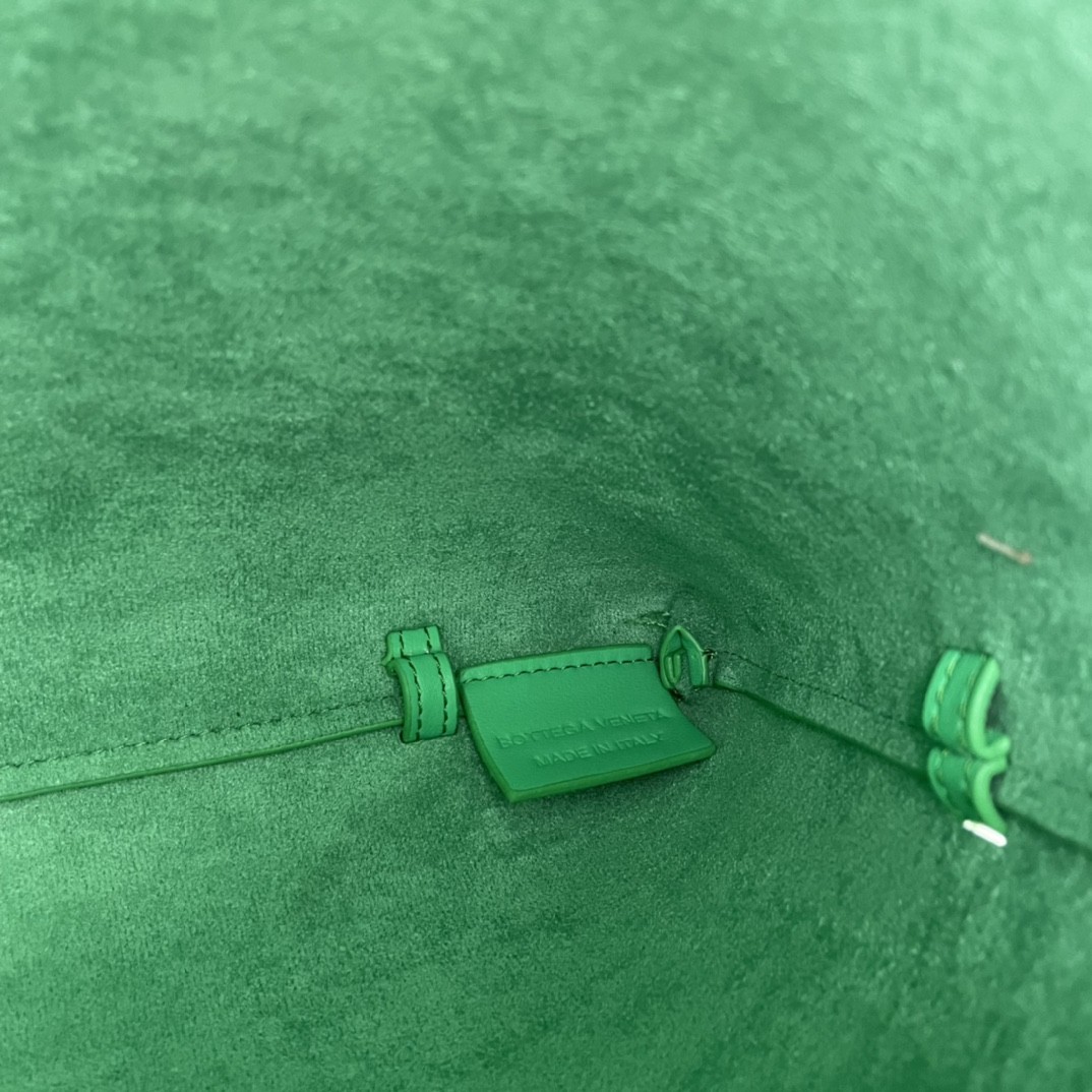 보테가베네타 숄더백