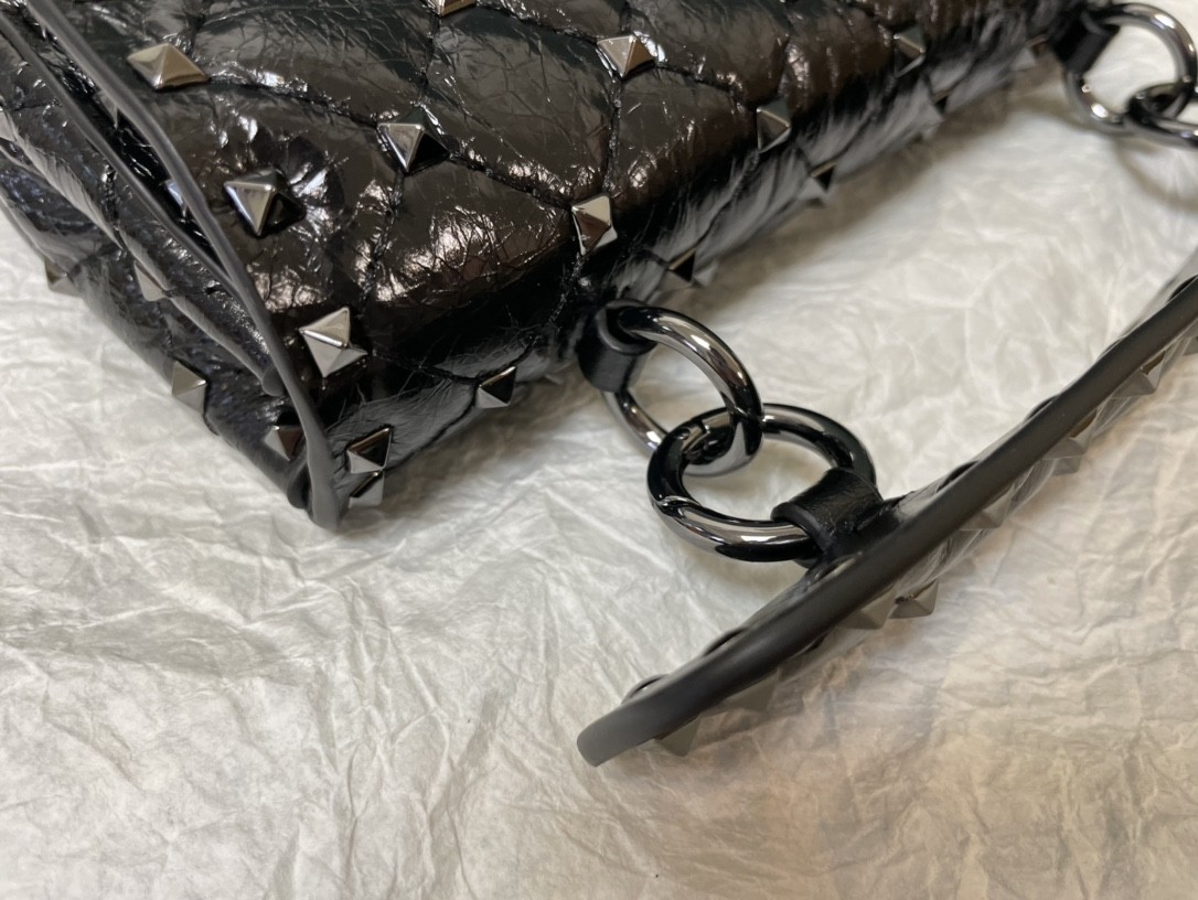 발렌티노 락스터드 스파이크 숄더백