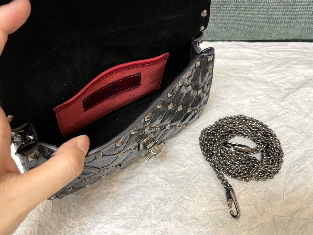 발렌티노 락스터드 스파이크 숄더백