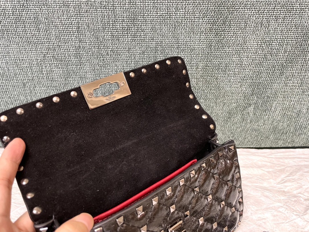 발렌티노 락스터드 스파이크 숄더백