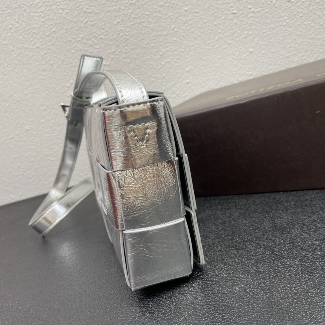 보테가베네타 카세트백