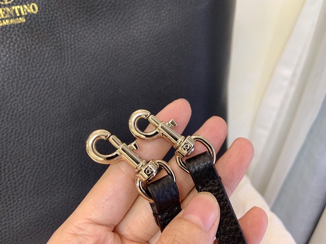 발렌티노 토트백