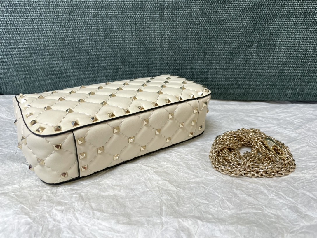 발렌티노 락스터드 스파이크 숄더백