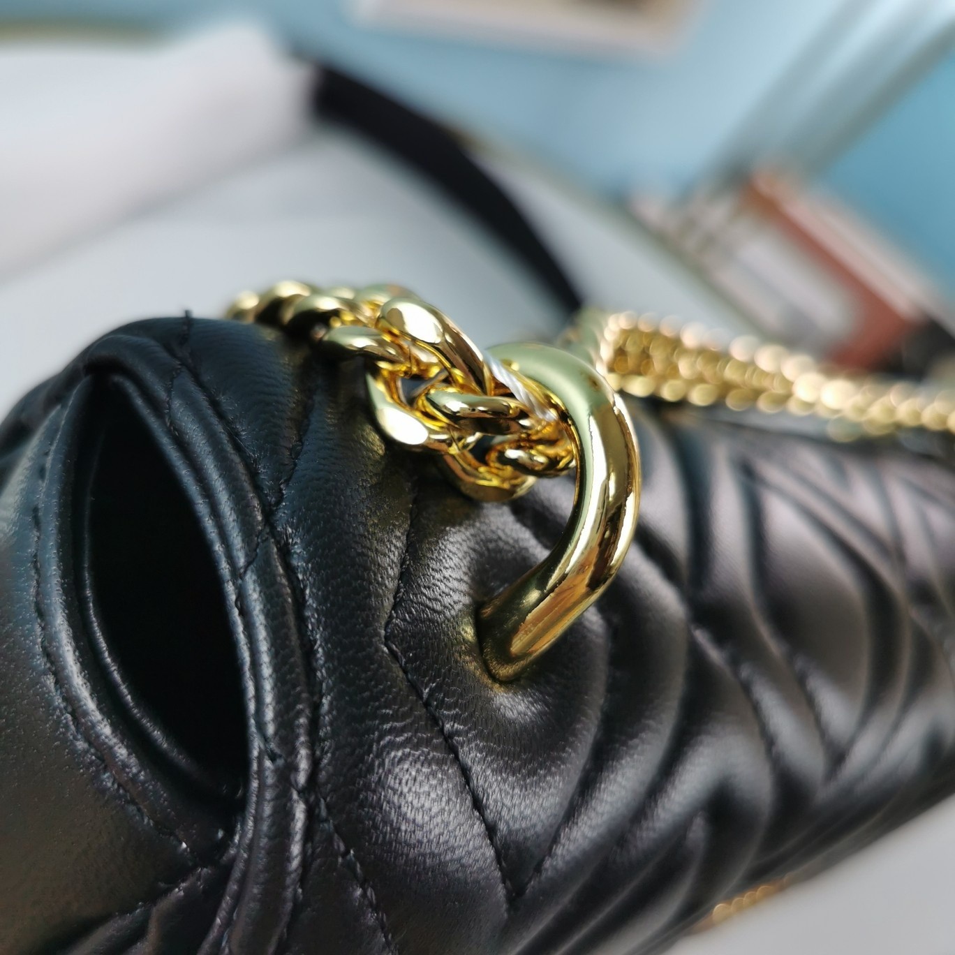 미우미우 마틀라세 체인 숄더백