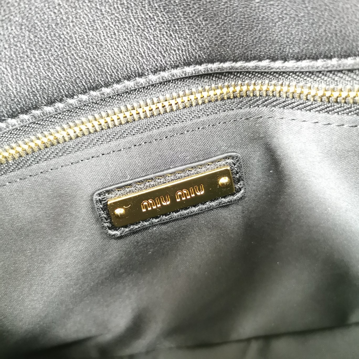 미우미우 마틀라세 체인 숄더백