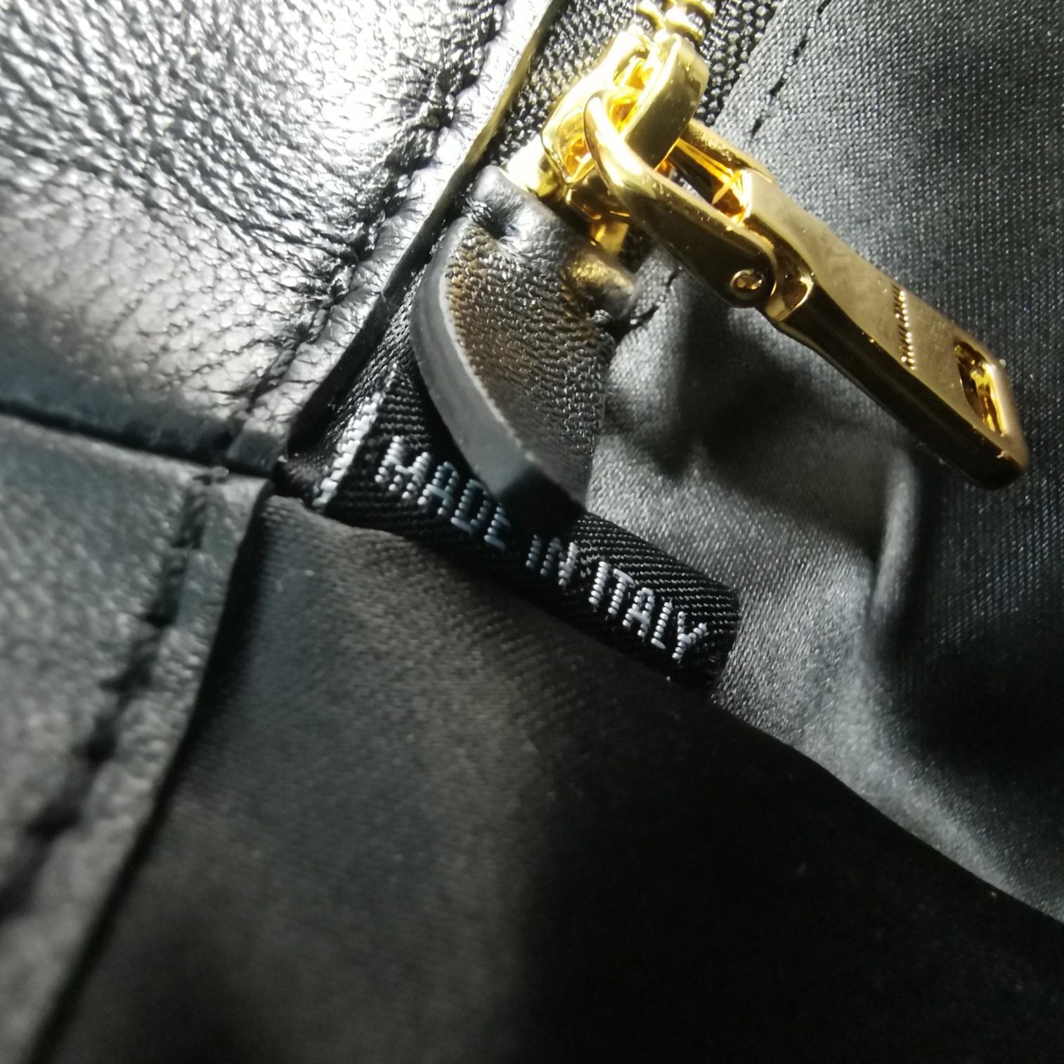 미우미우 마틀라세 체인 숄더백