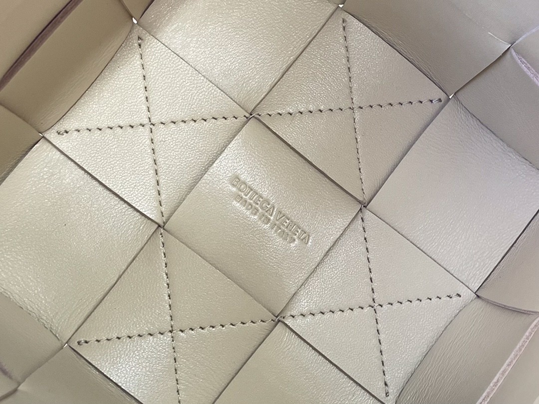 보테가베네타 숄더백