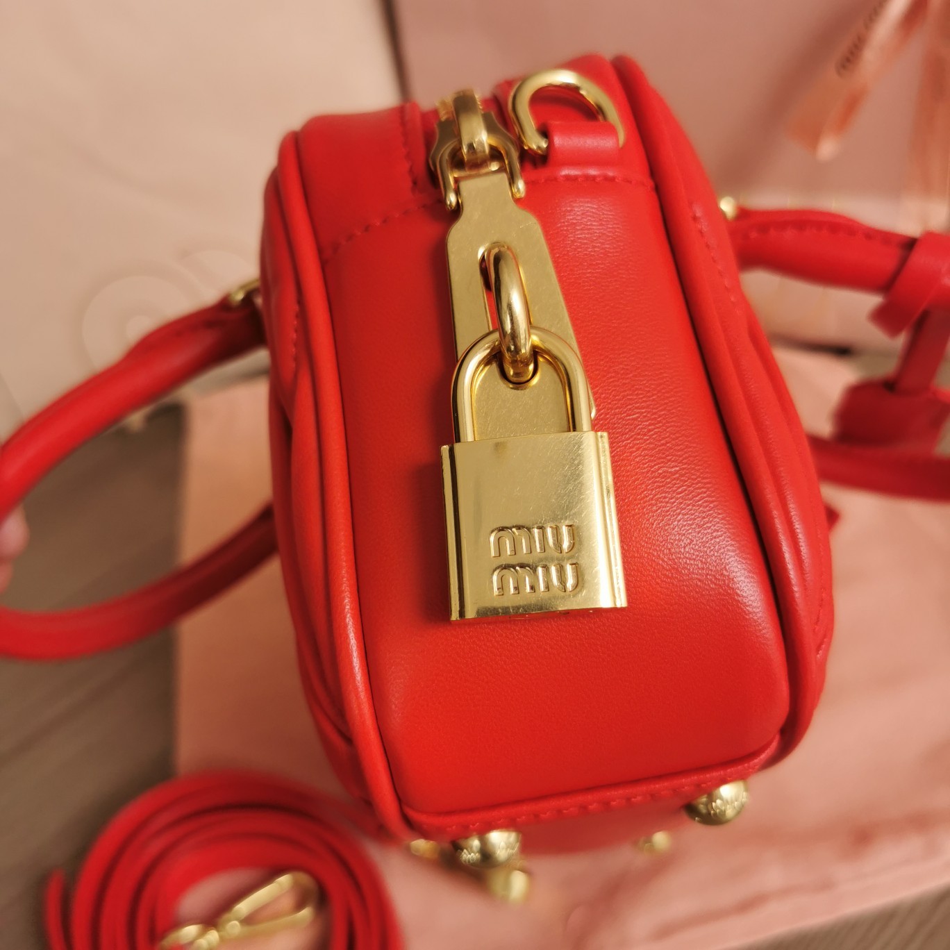 미우미우 MiuMiu 마틀라세 토트 백