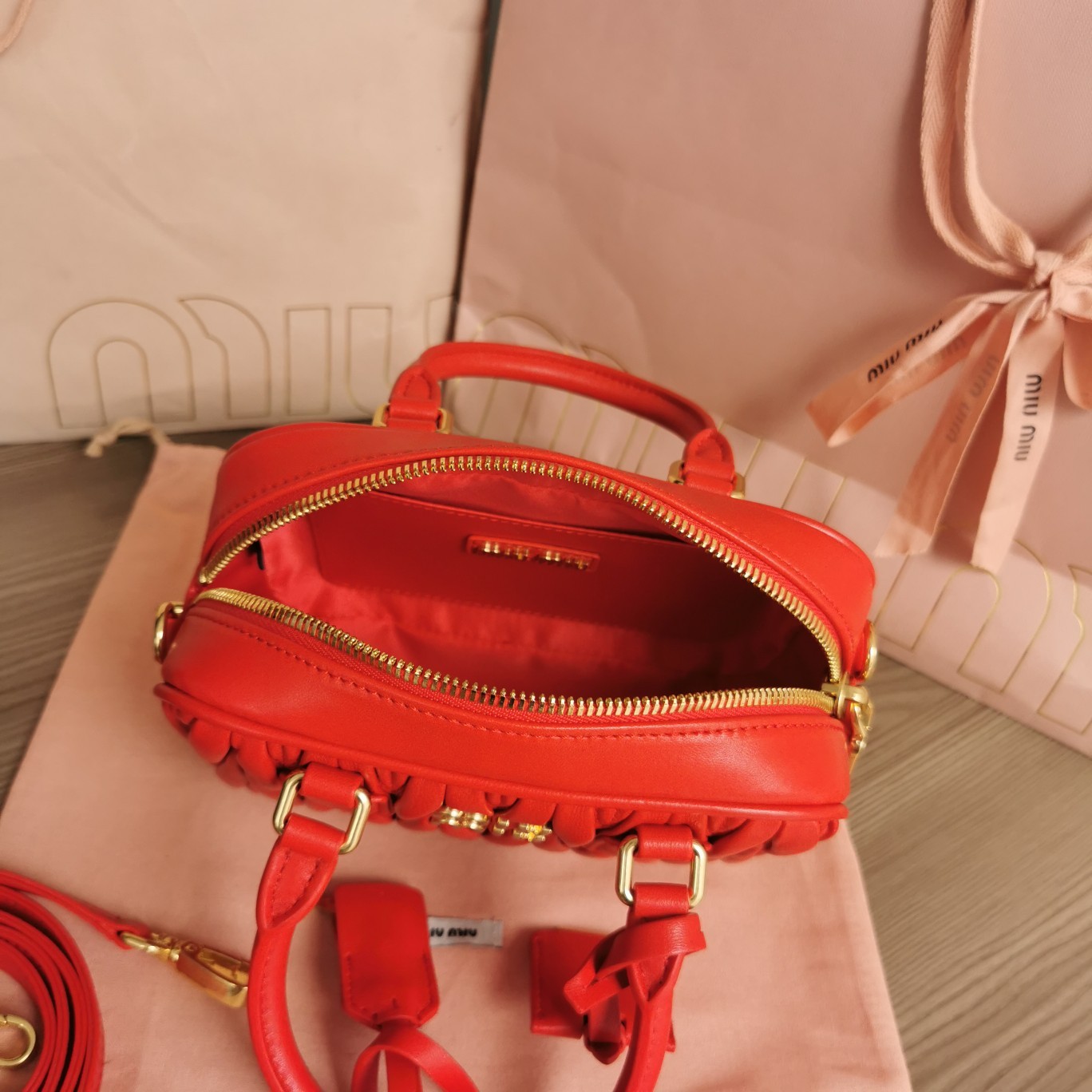 미우미우 MiuMiu 마틀라세 토트 백