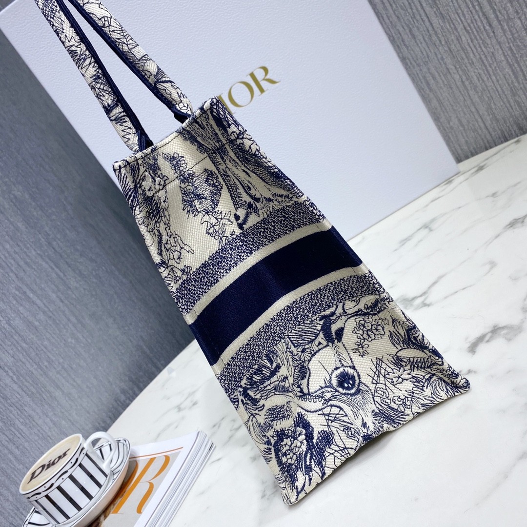 디올 북 토트백