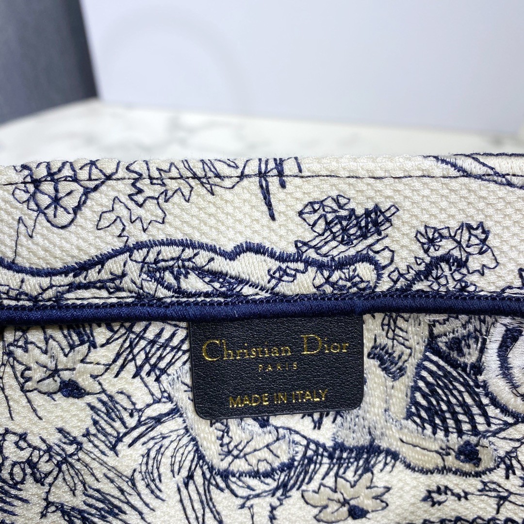 디올 북 토트백