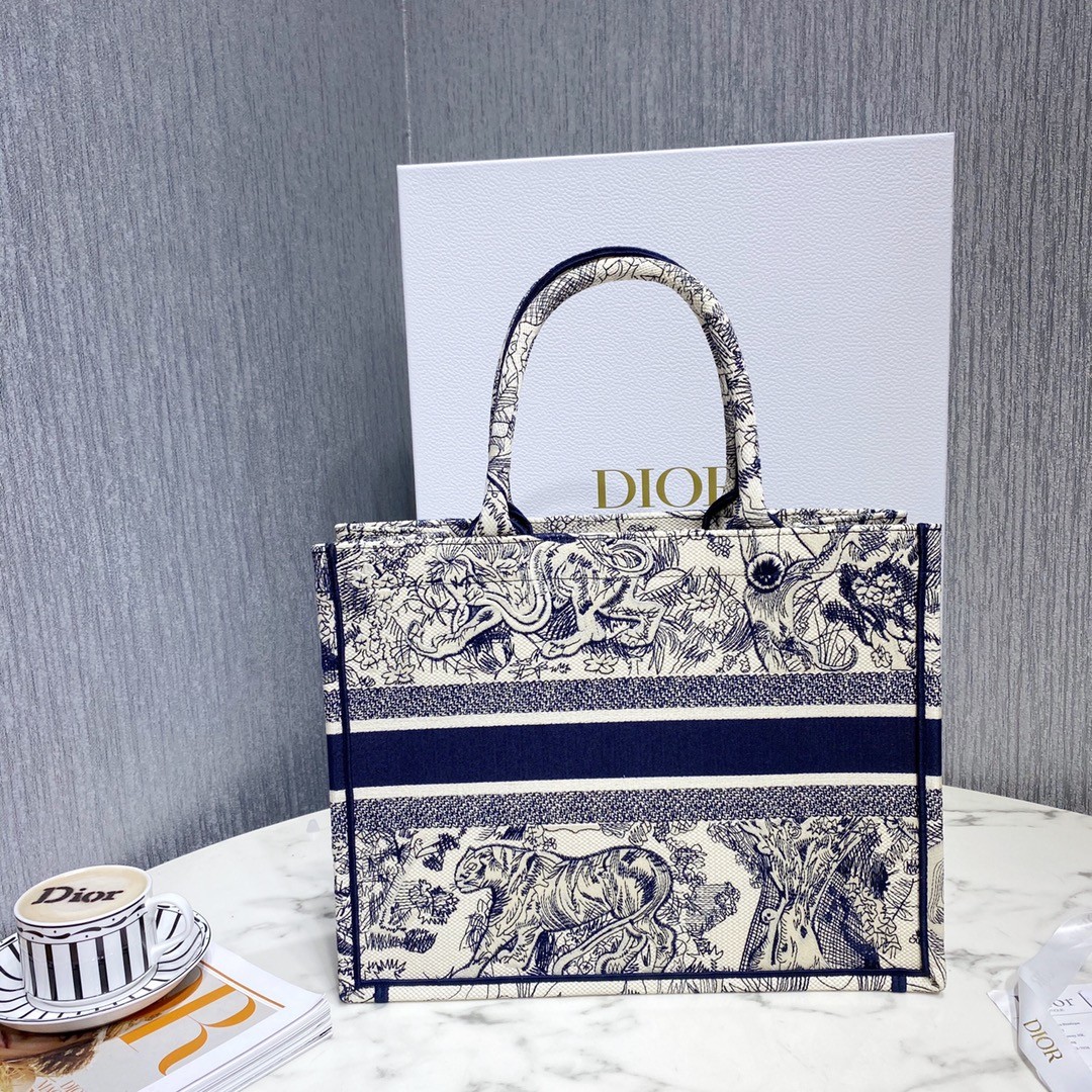 디올 북 토트백