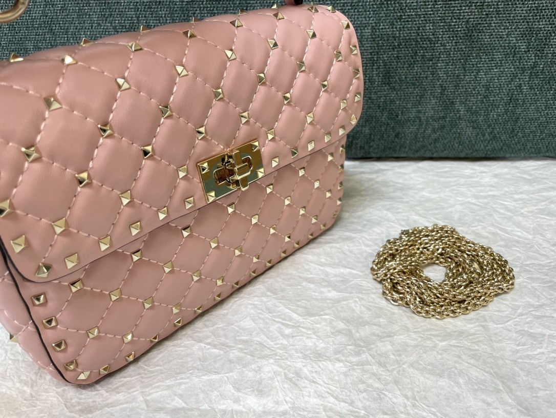 발렌티노 락스터드 스파이크 숄더백