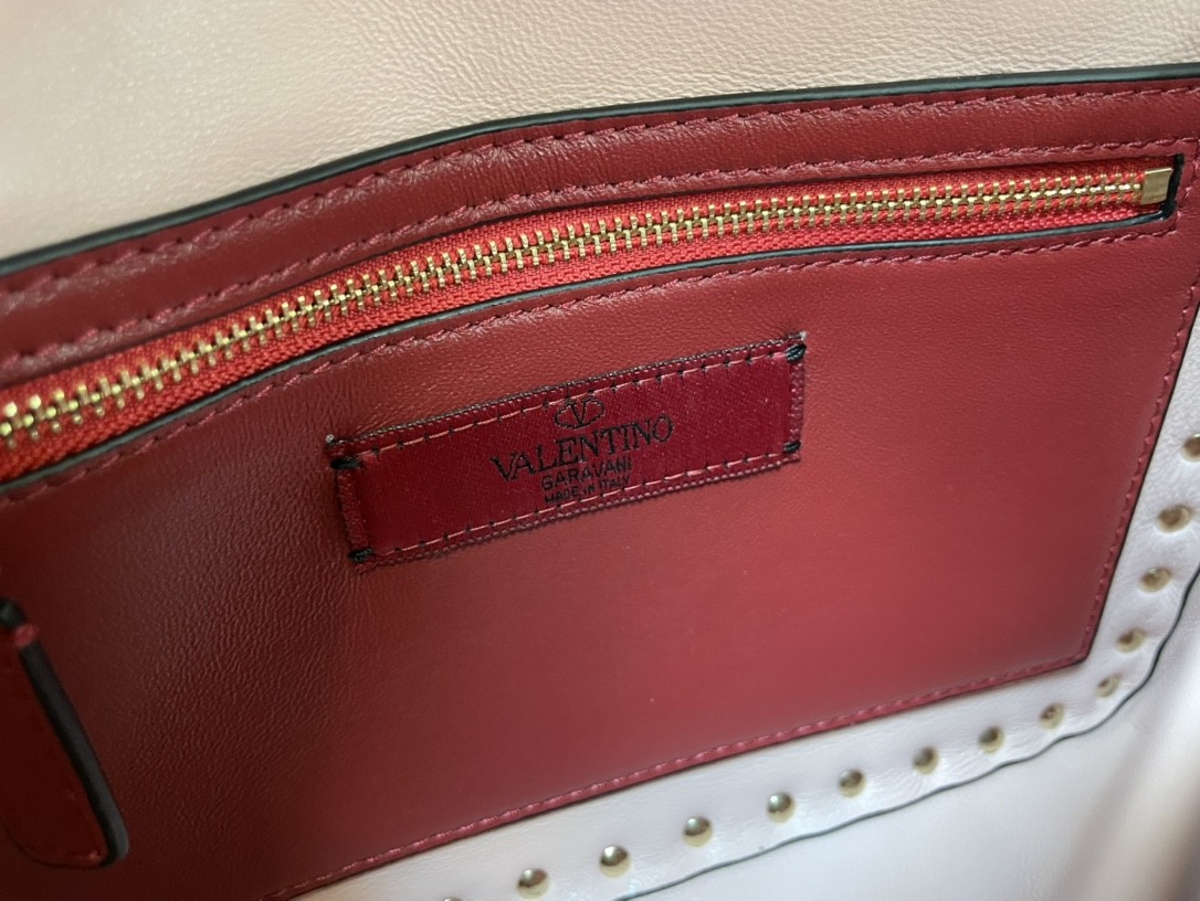 발렌티노 락스터드 스파이크 숄더백