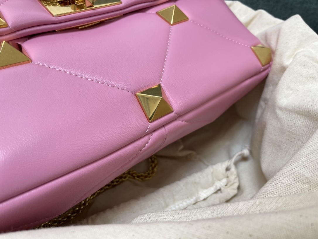 발렌티노 로만 스터드 체인백