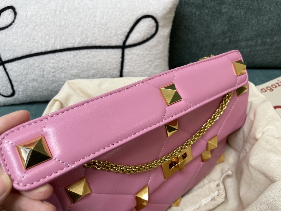 발렌티노 로만 스터드 체인백