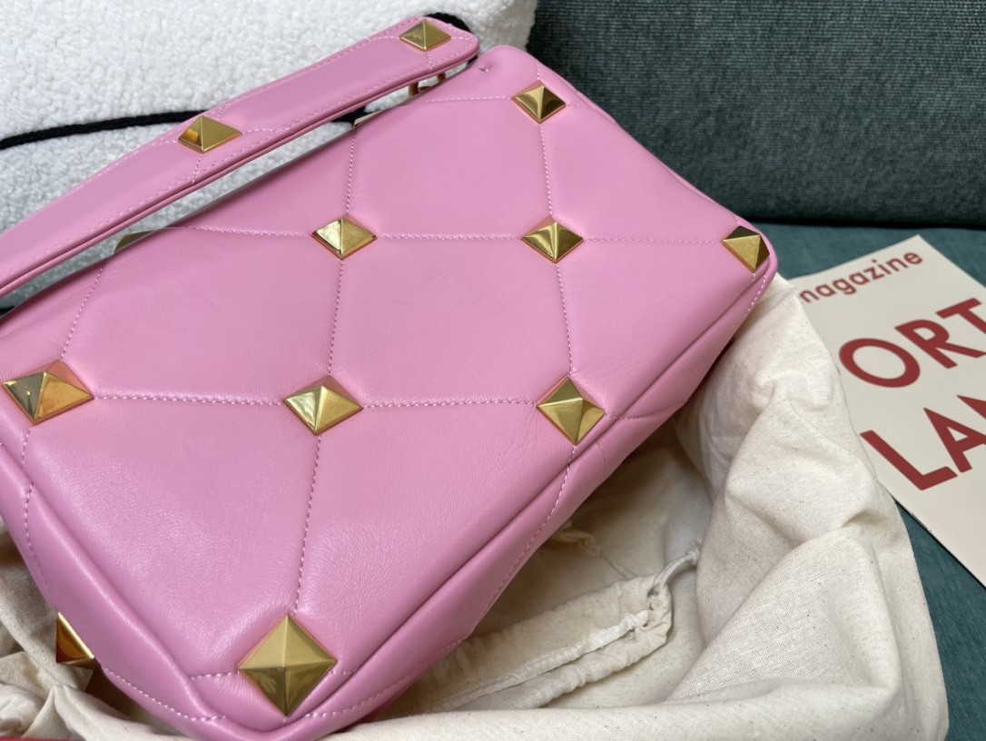 발렌티노 로만 스터드 체인백