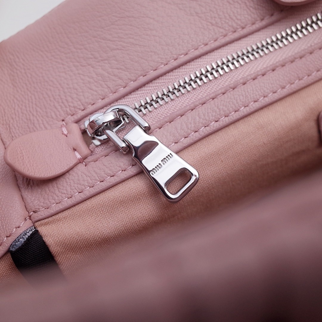 미우미우 핸드백