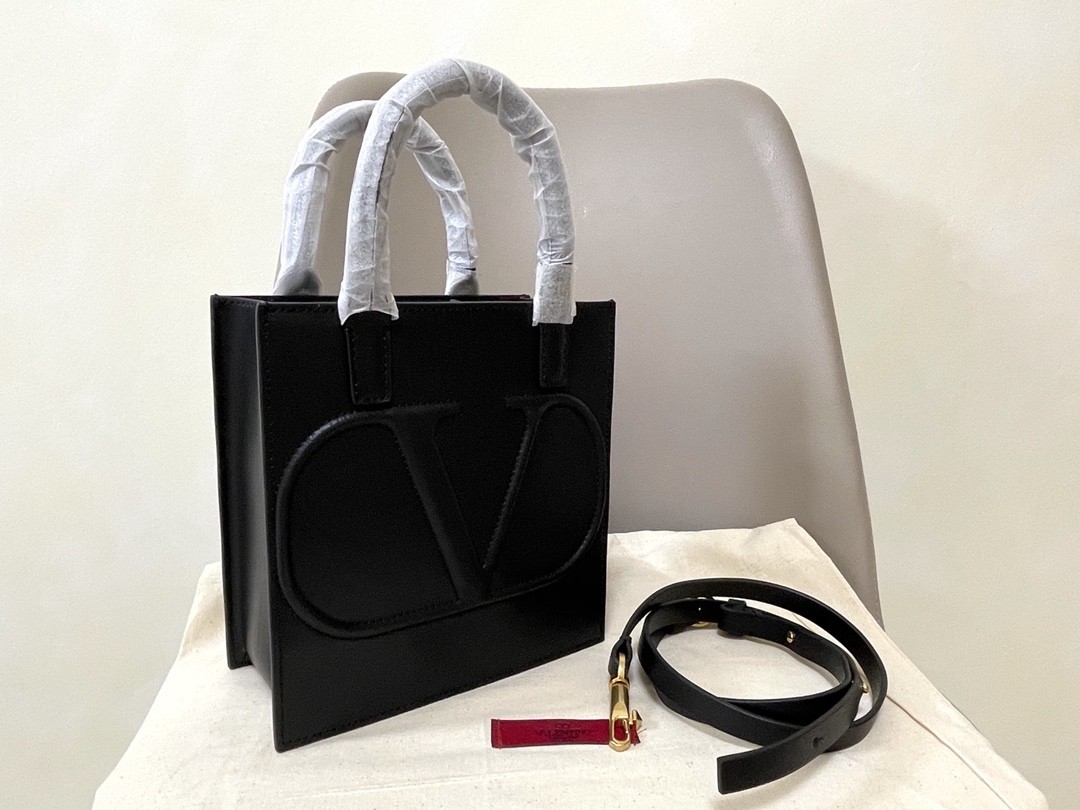 발렌티노 토트백