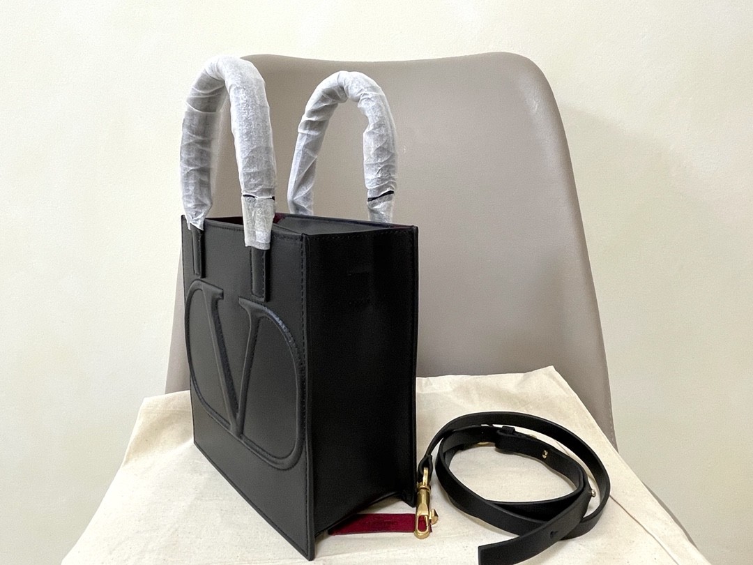 발렌티노 토트백