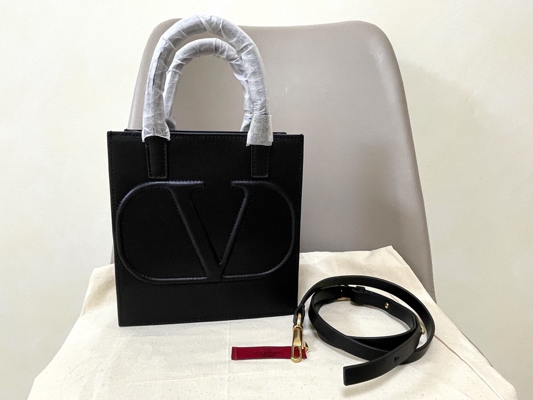 발렌티노 토트백