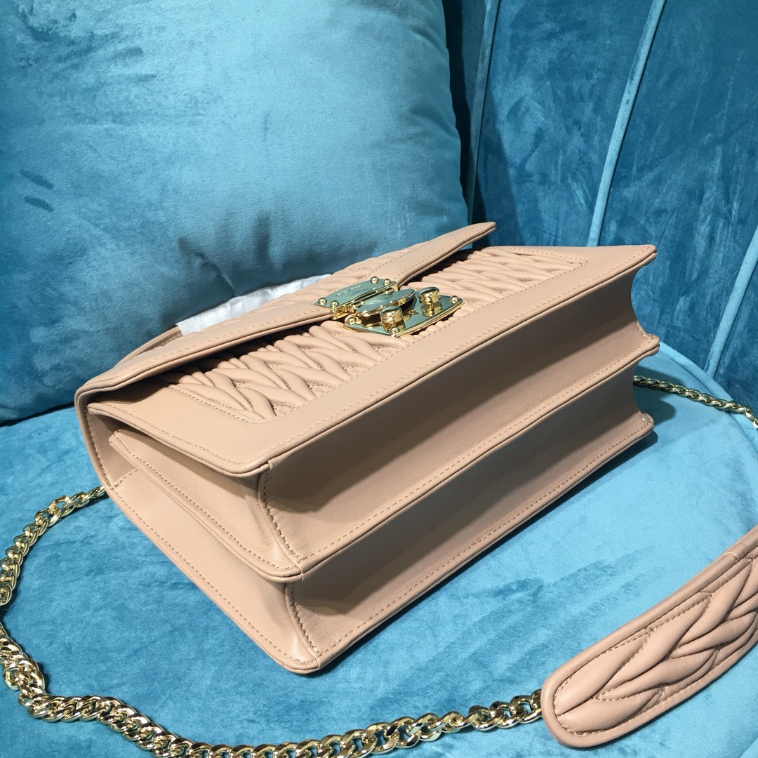 미우미우 컨피덴셜 마테라쎄 토트백