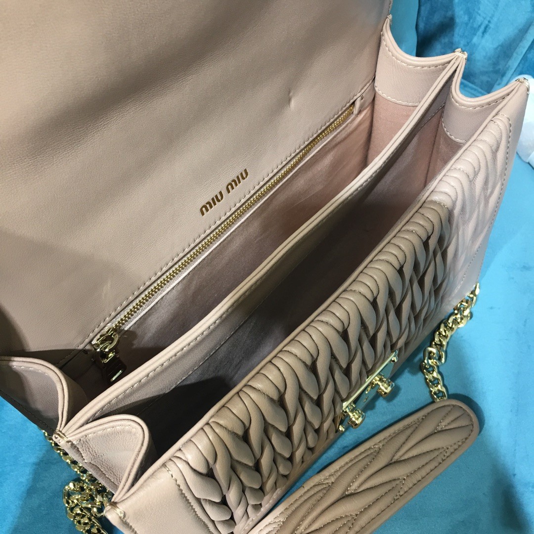 미우미우 컨피덴셜 마테라쎄 토트백