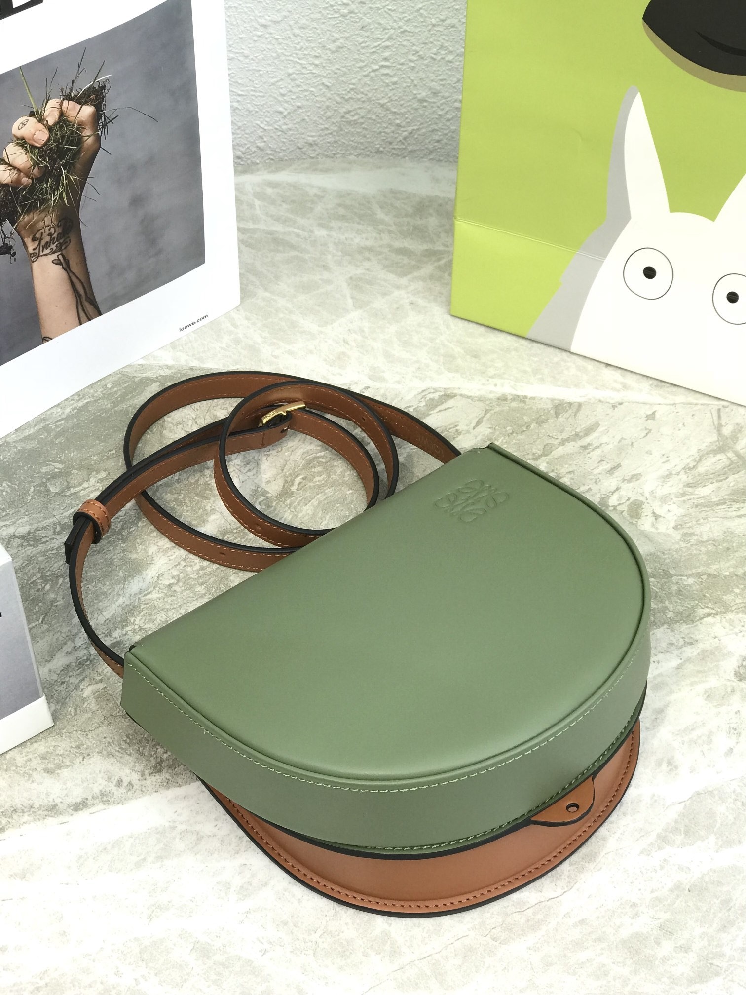 로에베 숄더 백