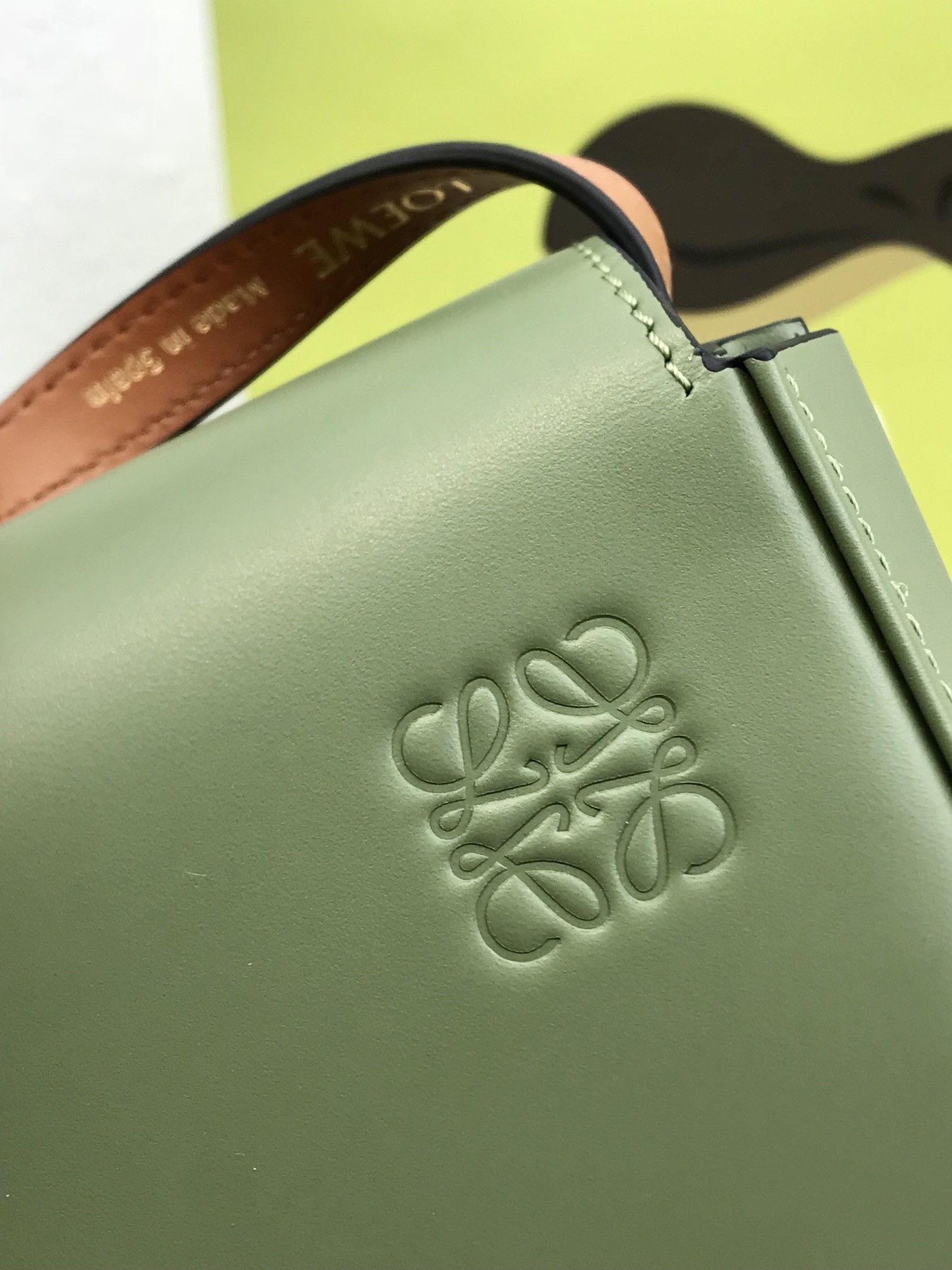 로에베 숄더 백