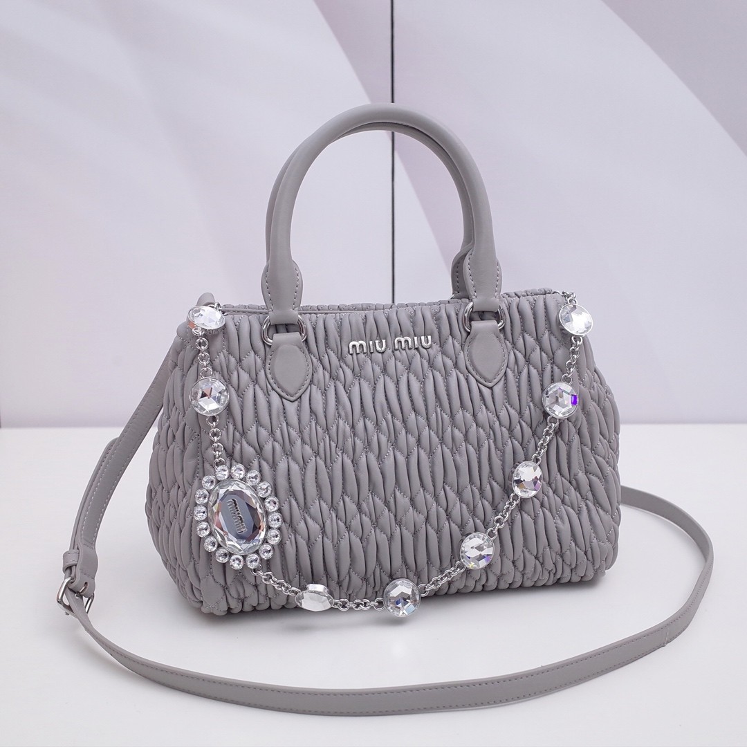 미우미우 핸드백