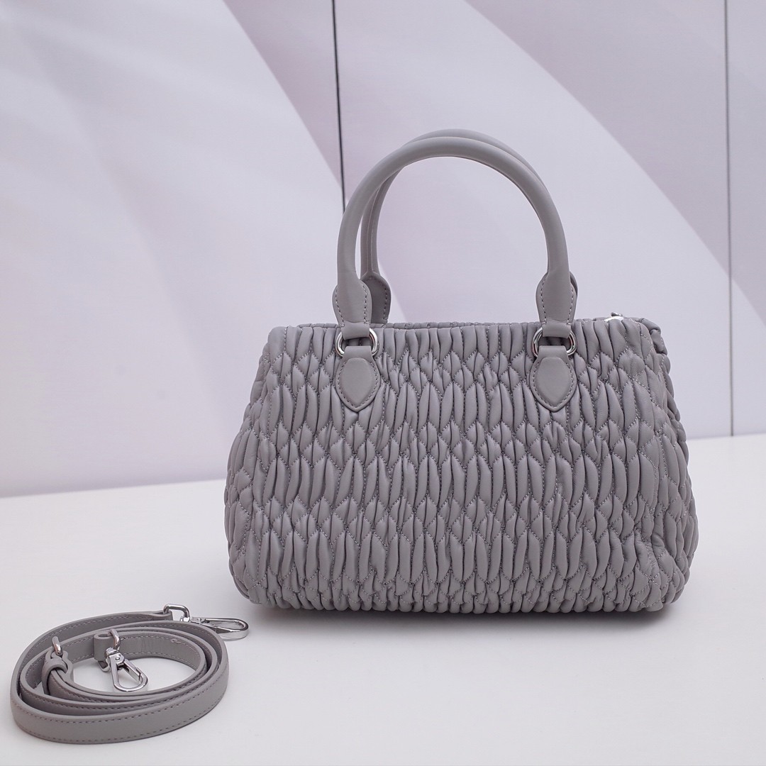 미우미우 핸드백