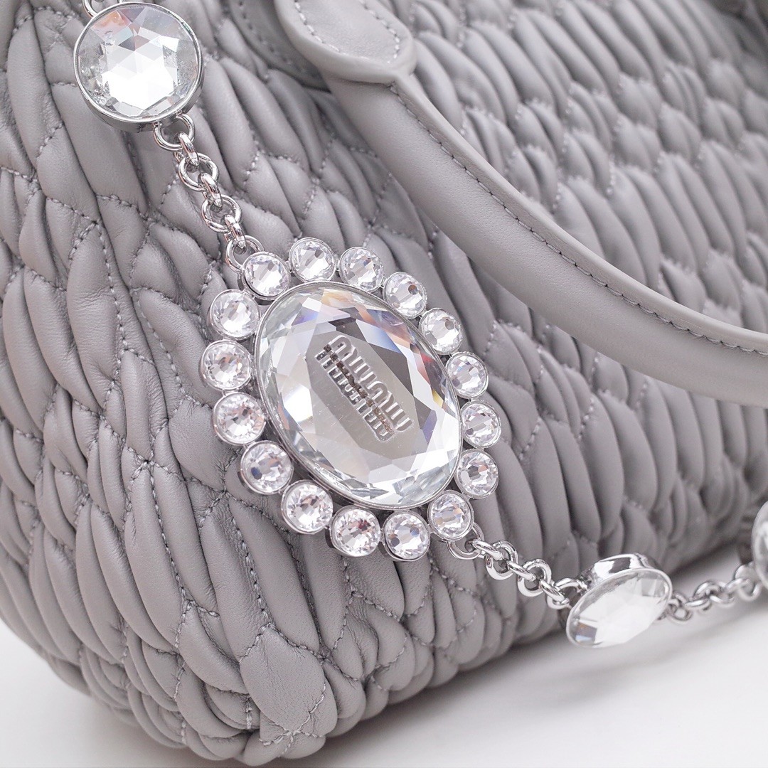 미우미우 핸드백