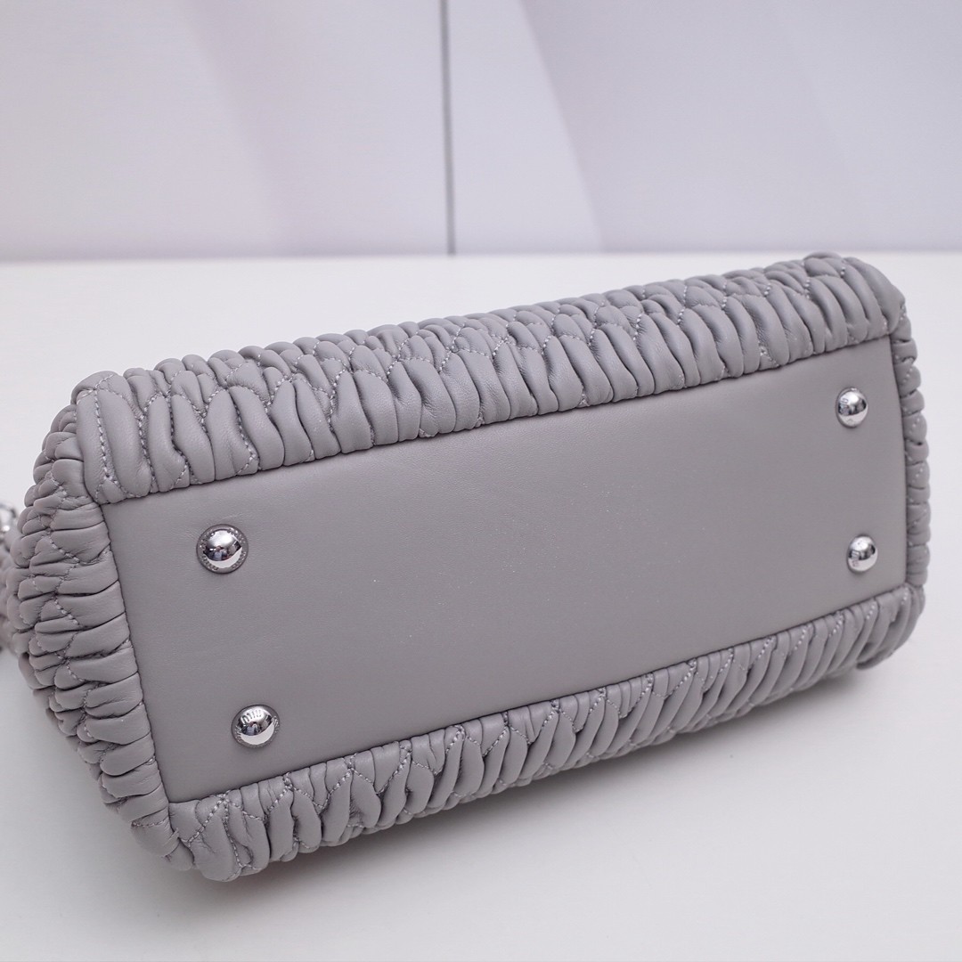 미우미우 핸드백