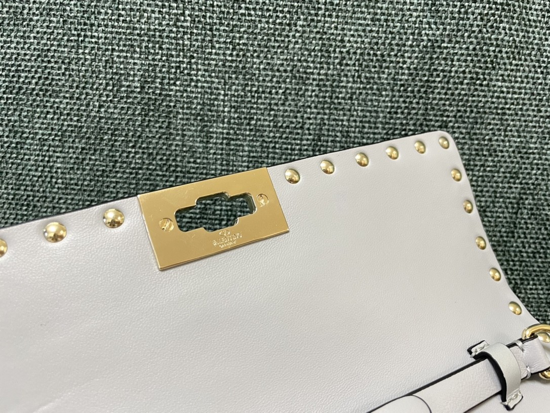 발렌티노 램스킨 락스터드 스파이크 체인백