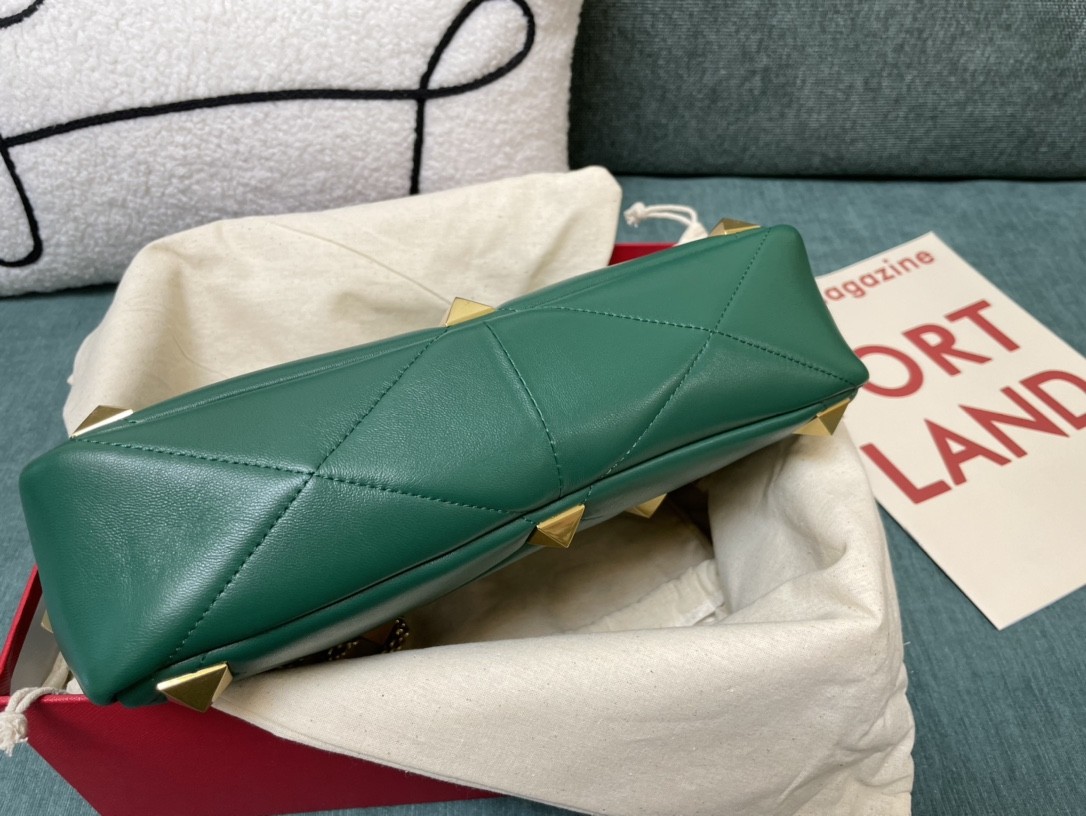 발렌티노 로만 스터드 체인백