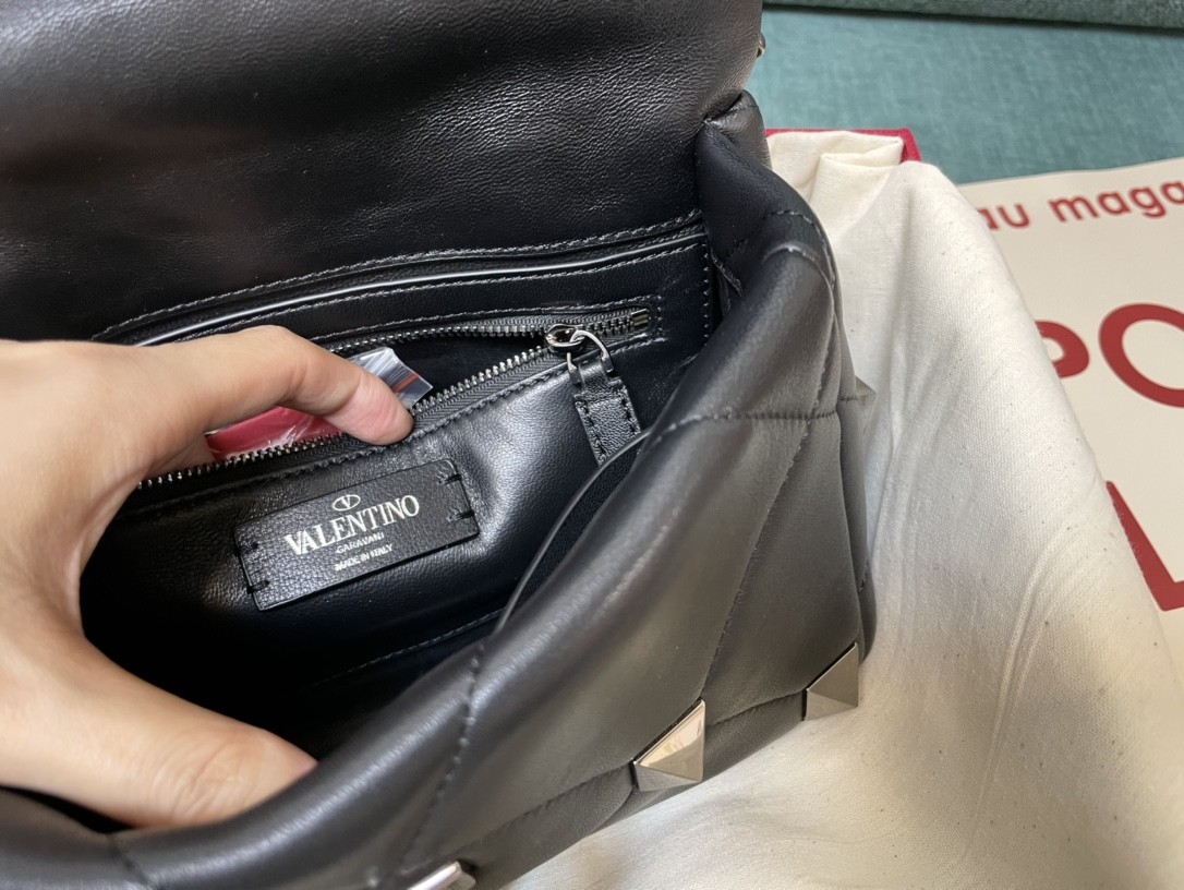 발렌티노 로만 스터드 체인백