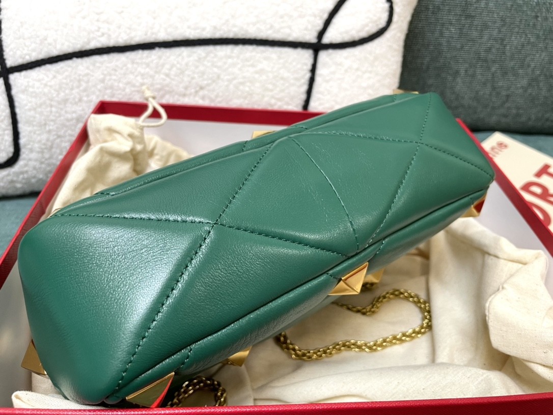 발렌티노 로만 스터드 체인백