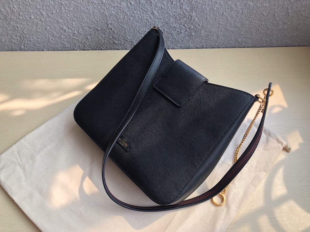 발렌티노 브이슬링 숄더백